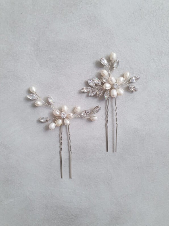ACC-201900136-Petite-Shine-Hairpin-Set-White-Silver-2-pcs