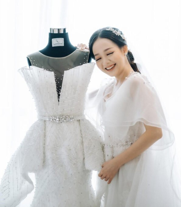ACC-201900162-Extravagant-Pearl-Flower-Side-Hairvine-White-Silver-2