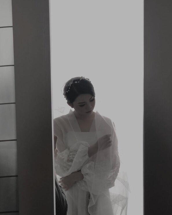 ACC-201900215-Twisting-Vinery-Headband-White-Silver-5