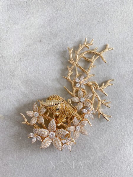 Golden Ox Paved Brooch - Gold