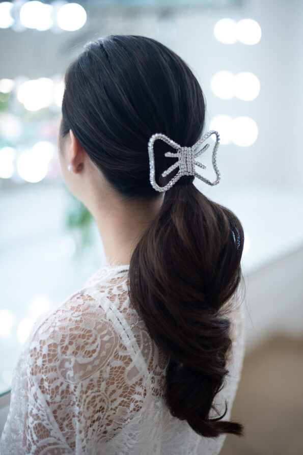 ACC-202100037-Chained-Bow-Hairpin-White-Gold-1