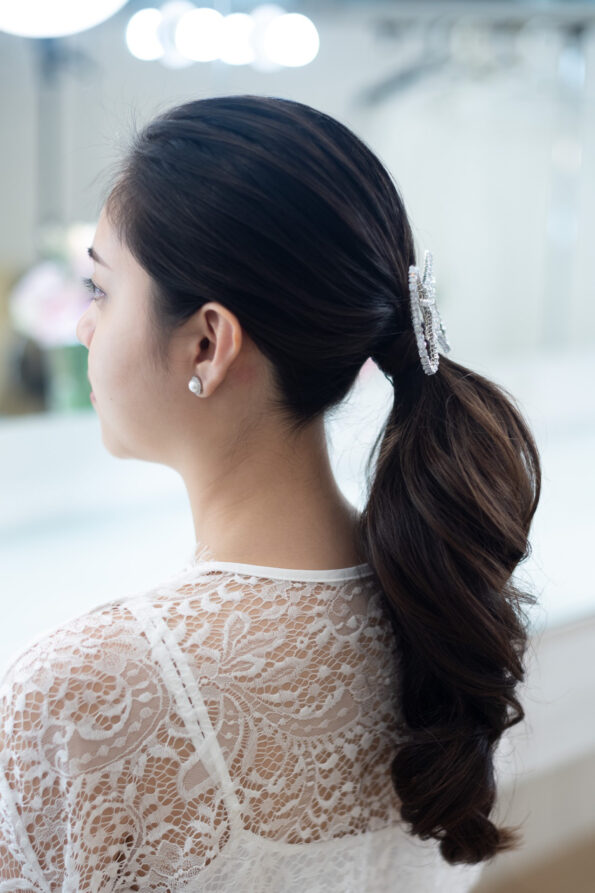 ACC-202100037-Chained-Bow-Hairpin-White-Gold-2