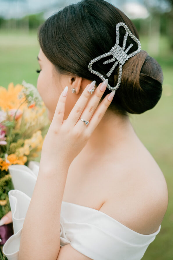 ACC-202100037-Chained-Bow-Hairpin-White-Gold-3