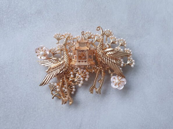 CHN-201900008-Flying-Crane-Garden-Brooch-Gold-Pink