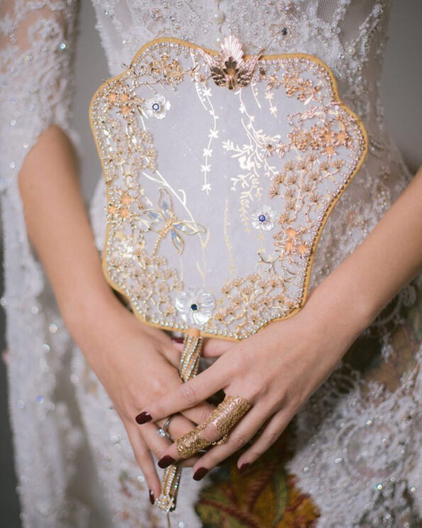 CHN-201900045-Sapphire-Treasure-Garden-Fan-Gold-3