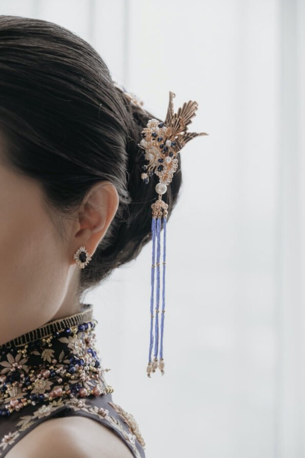 CHN-201900139-Flying-Phoenix-Garden-Hairpin-Gold-Sapphire-Left-2