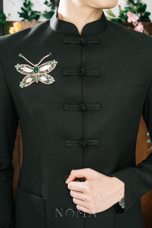 CHN-202000005-Emerald-and-Jade-Butterfly-Brooch-Gold-1