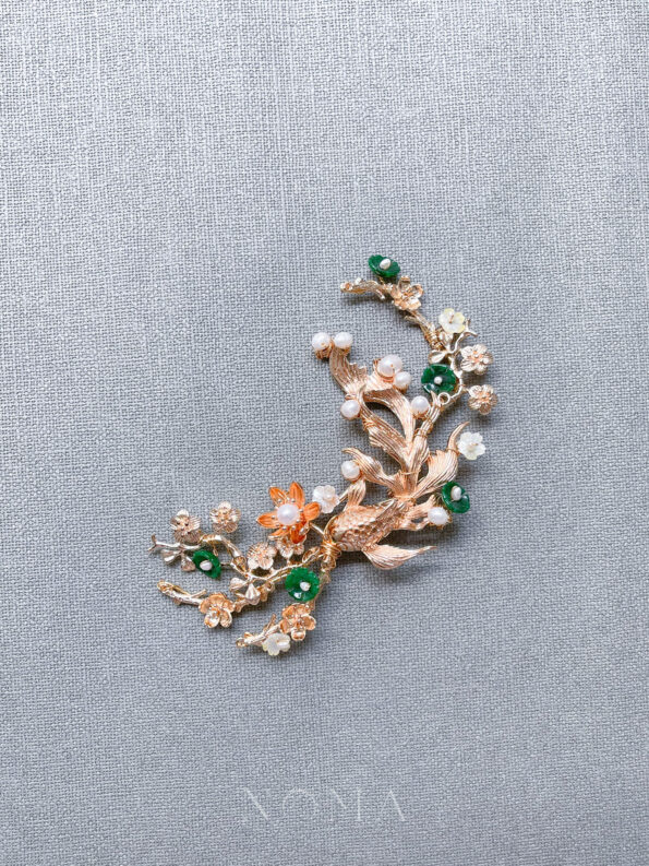 CHN-202100062-Jade-Koi-Brooch-Gold-Jade