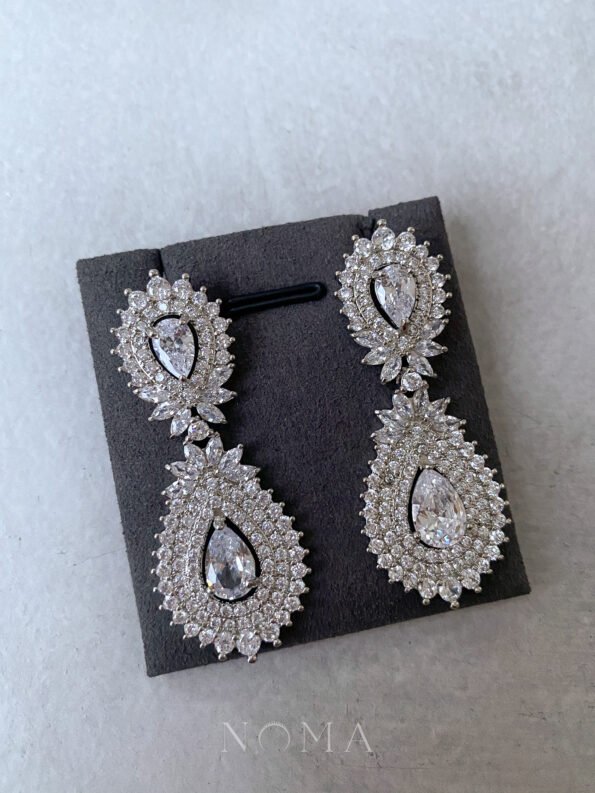 DJW-201900121-Dazzling-Pear-Radiant-Earrings-Rhodium-White-Gold-1