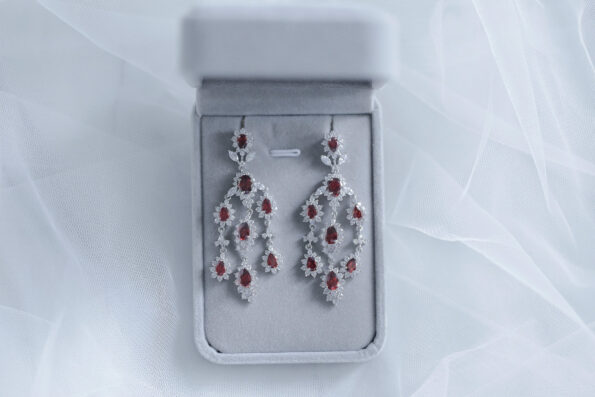 djw-201900155-extraordinaireearrings-rhodiumwhitegold-ruby-c1-jpg