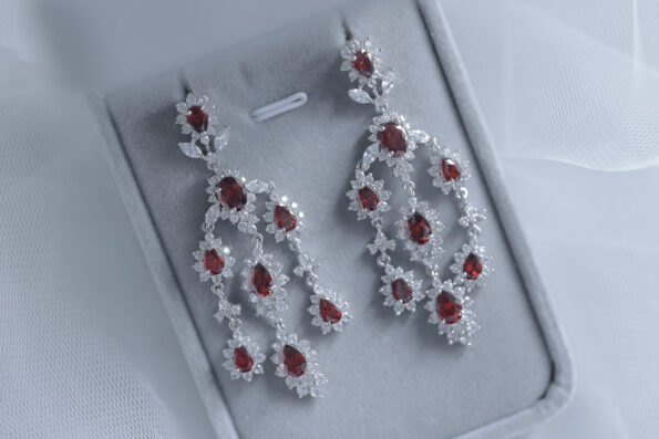 djw-201900155-extraordinaireearrings-rhodiumwhitegold-ruby-c3-jpg