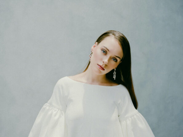 djw-201900155-extraordinaireearrings-rhodiumwhitegold-ruby-m2-jpg