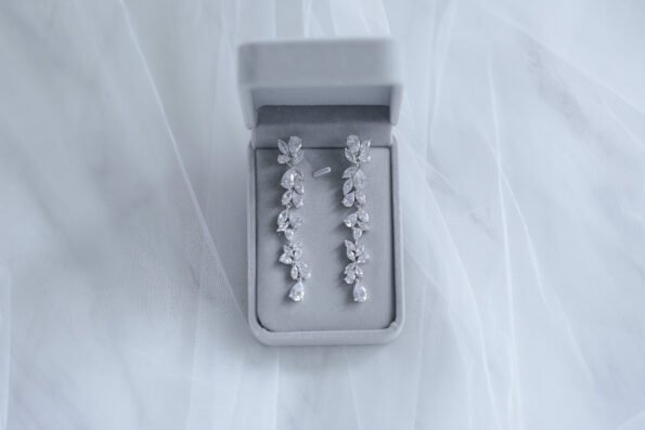 DJW-201900178-Gladiolus-Earrings-Rhodium-White-Gold