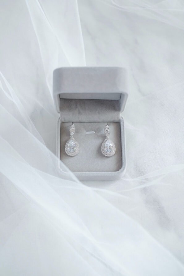 DJW-201900210-Modern-Pear-Earrings-Rhodium-White-Gold