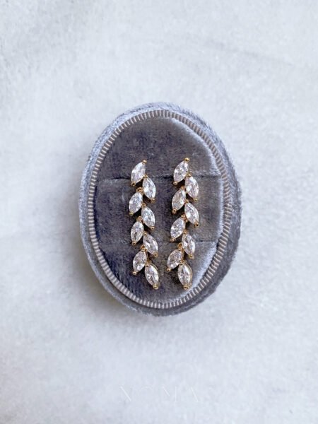 Simple Marquise Drop Earrings - 18k Yellow Gold (Needle)