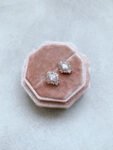 DJW-201900346-Oval-T-Arrangement-Small-Earrings-18k-Rose-Gold-White-Diamond-Needle