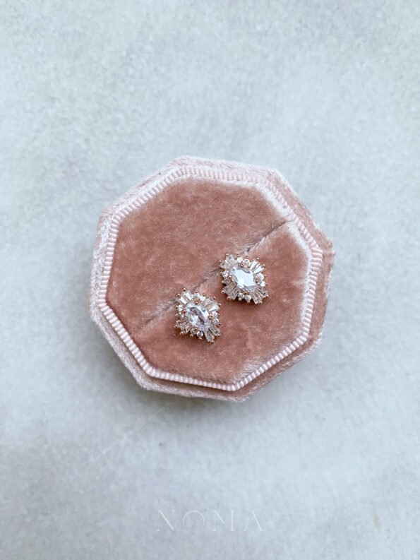 DJW-201900346-Oval-T-Arrangement-Small-Earrings-18k-Rose-Gold-White-Diamond-Needle