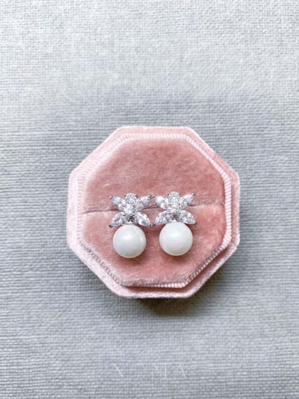 DJW-202200005-Belle-Earrings-Rhodium-White-Gold-White-Pearl-Clip-3