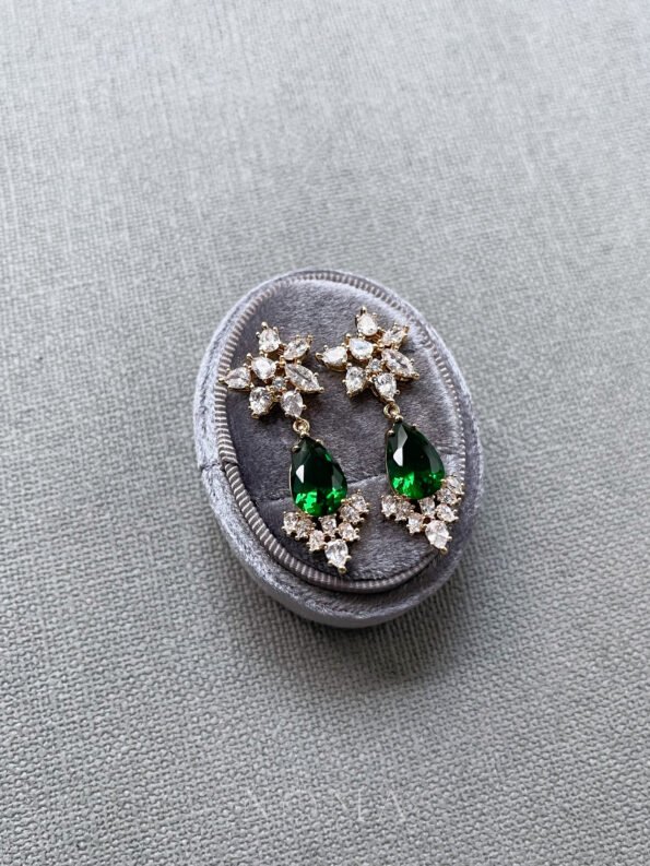 DJW-202200015-Paradise-Earrings-18k-Yellow-Gold-Emerald-Clip-1