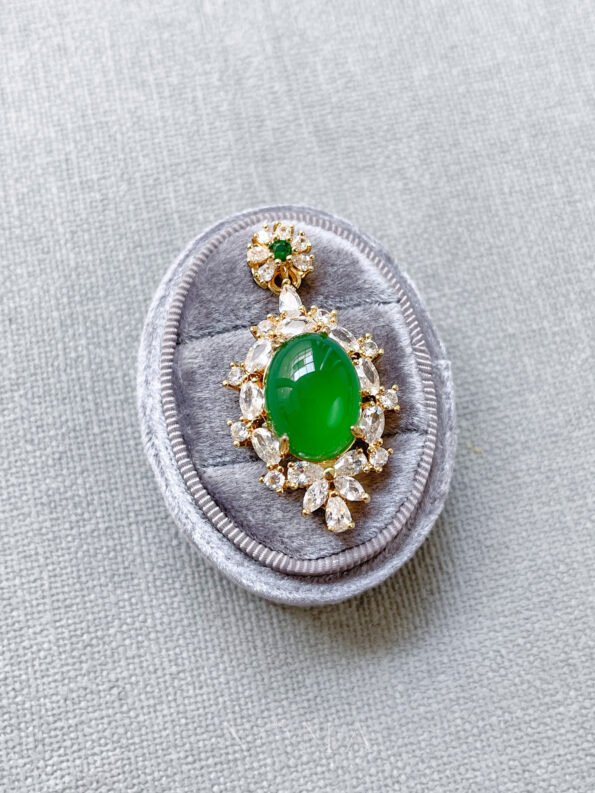 JJW-202100022-Superior-Oval-Jade-Fancy-Pendant-18k-Yellow-Gold-1