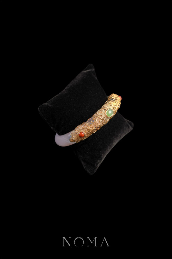 JJW-202300026-Full-Heritage-Ornamental-Jade-Bangle-Doff-Gold-Light-Jade-1