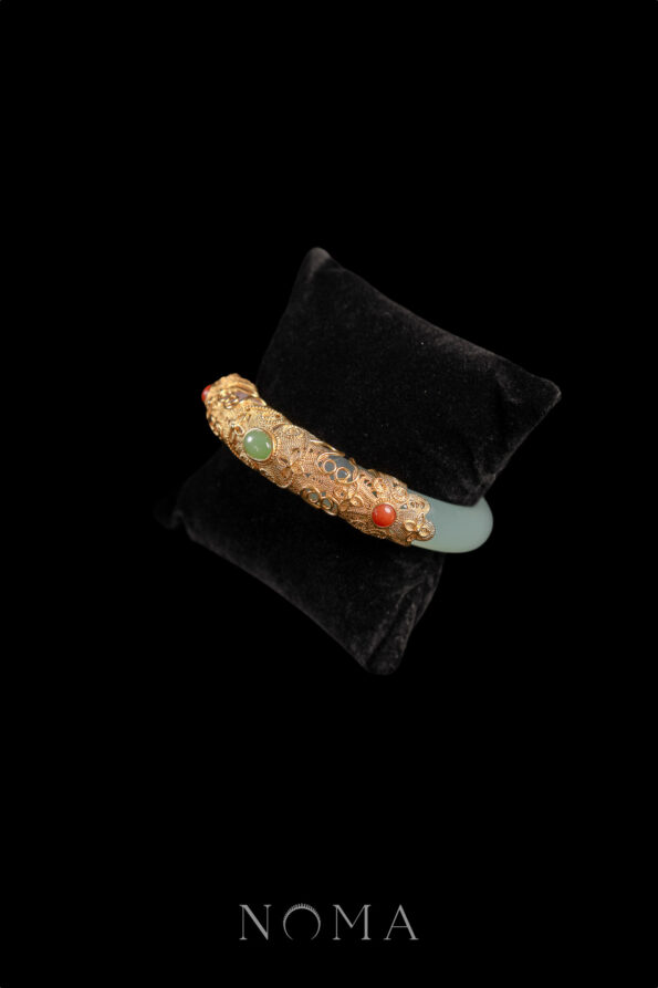 JJW-202300026-Full-Heritage-Ornamental-Jade-Bangle-Doff-Gold-Light-Jade-2