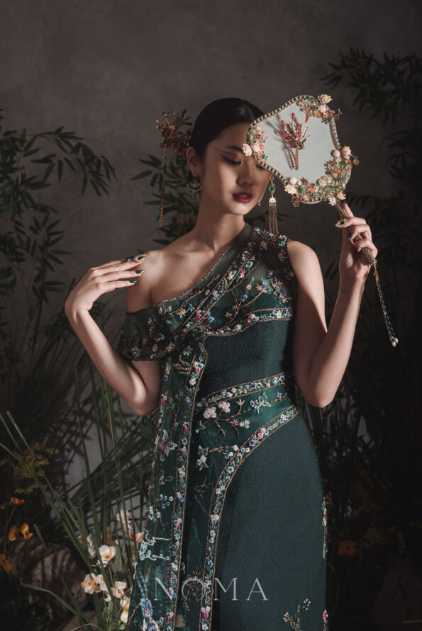 CHN-202300074-Colorful-Phoenix-Royal-Lotus-Blossom-Fan-Gold-2