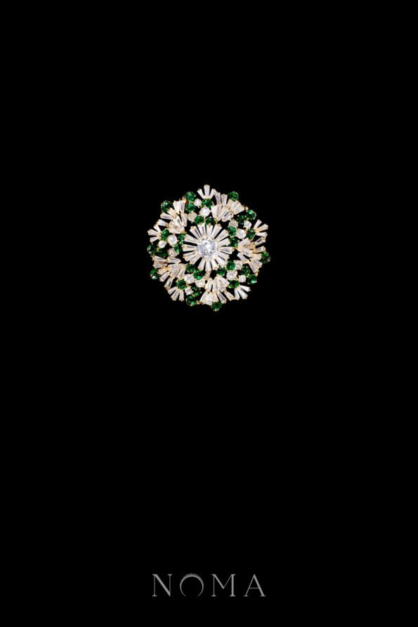 DJW-202300062-Faceted-Round-Brooch-18k-Yellow-Gold-Emerald