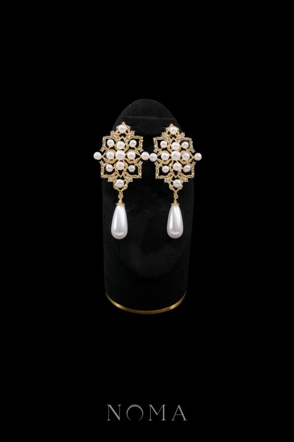 PJW-202300005-Heritage-Element-Earrings-18k-Yellow-Gold-White-Pearl