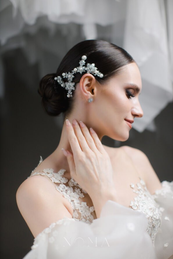 ACC-202400017-Pearly-Snowflakes-Side-HairvineBrooch-White-Gold-2