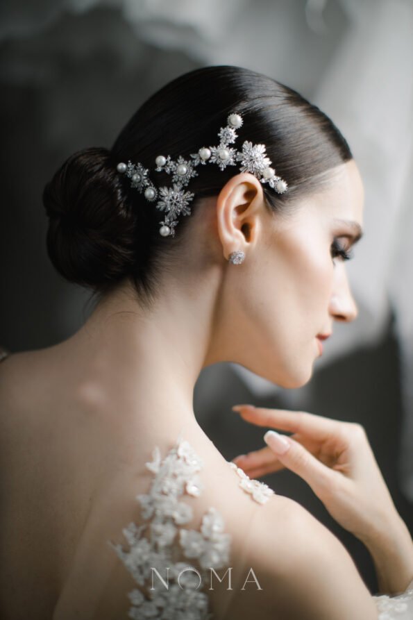 ACC-202400017-Pearly-Snowflakes-Side-HairvineBrooch-White-Gold-3