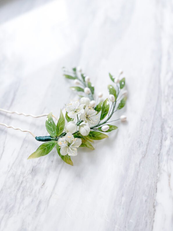 FLR-202200016-HS-Gardenia-Hairpin-Gold-Green-2