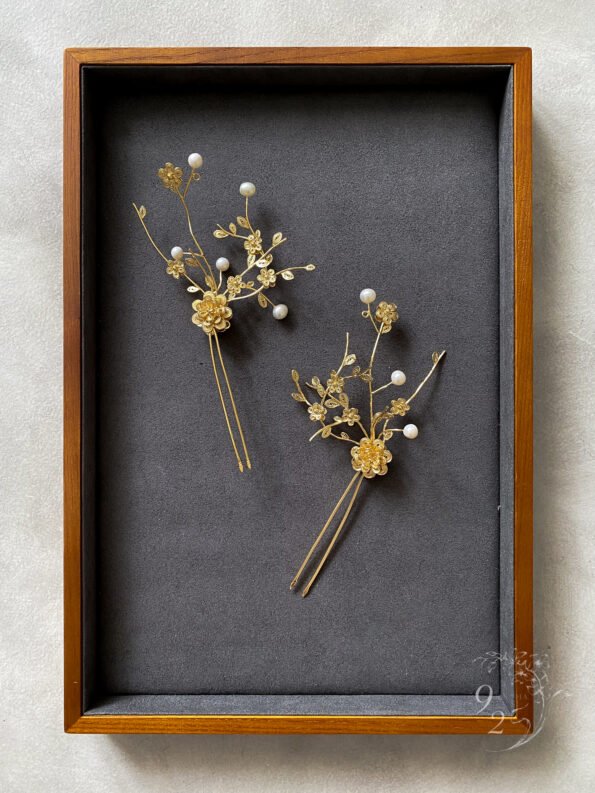 925-202000001-Floral-Harmony-Hairpin-Pair-18k-Yellow-Gold-1-pair