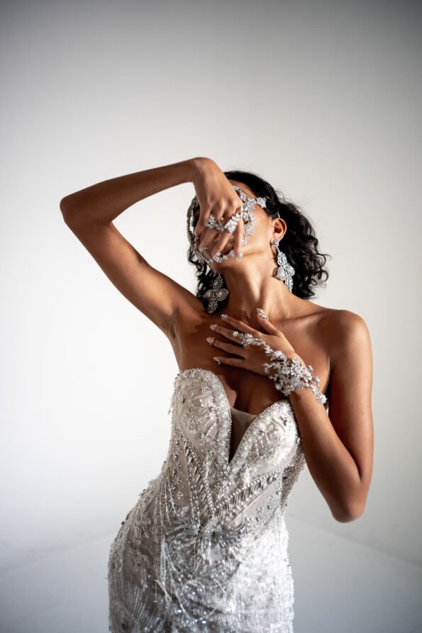 ACC-202100006-1001-Nights-Handcuff-White-Gold-6