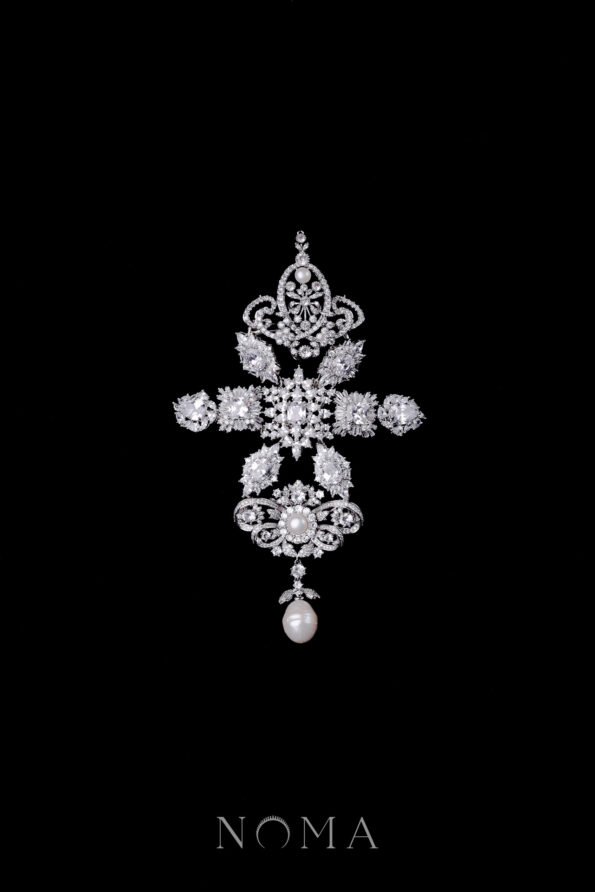 ACC-202300028-Royalty-Plus-Cuff-or-Brooch-Gold