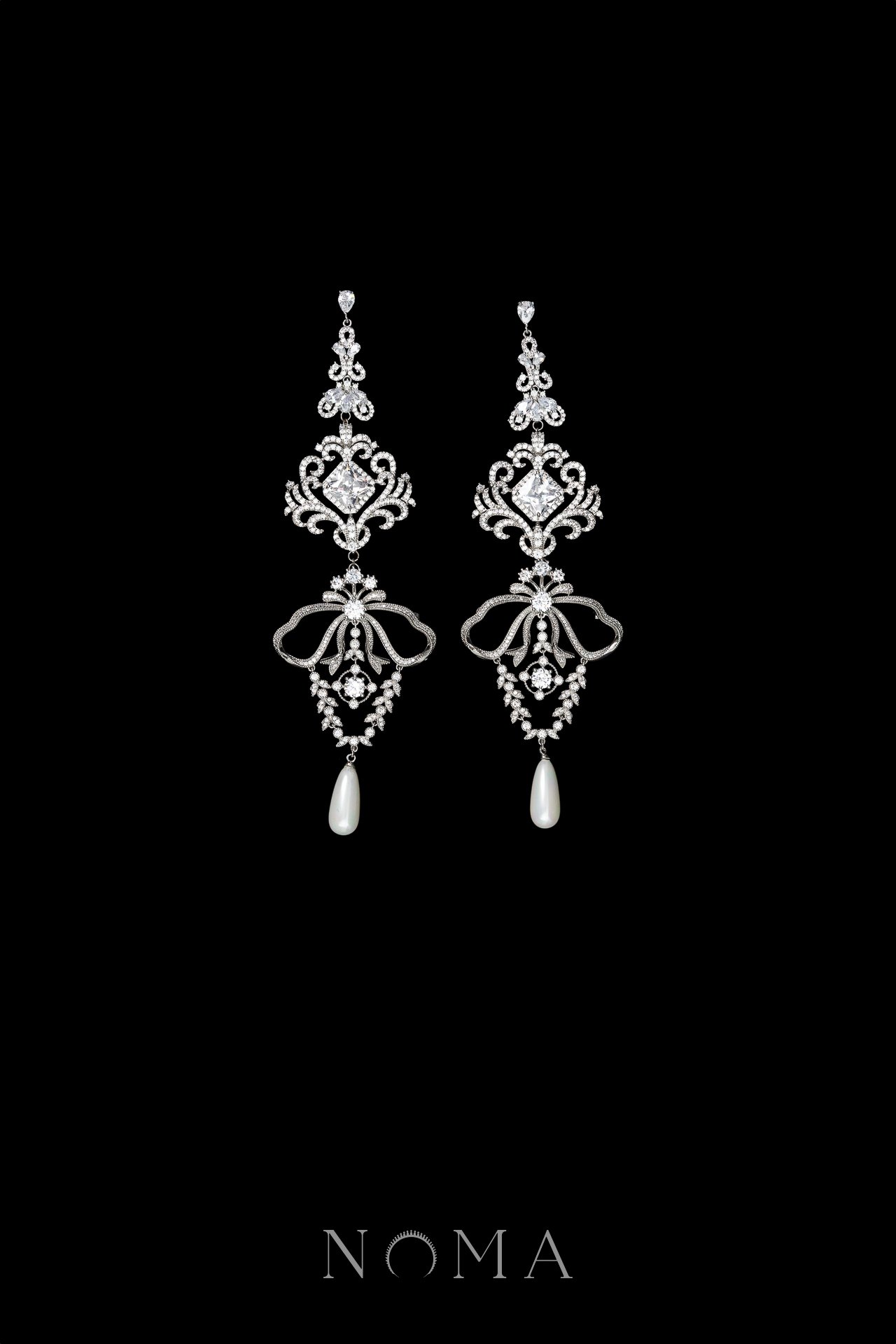 Baroque Ornaments Earrings - White Gold