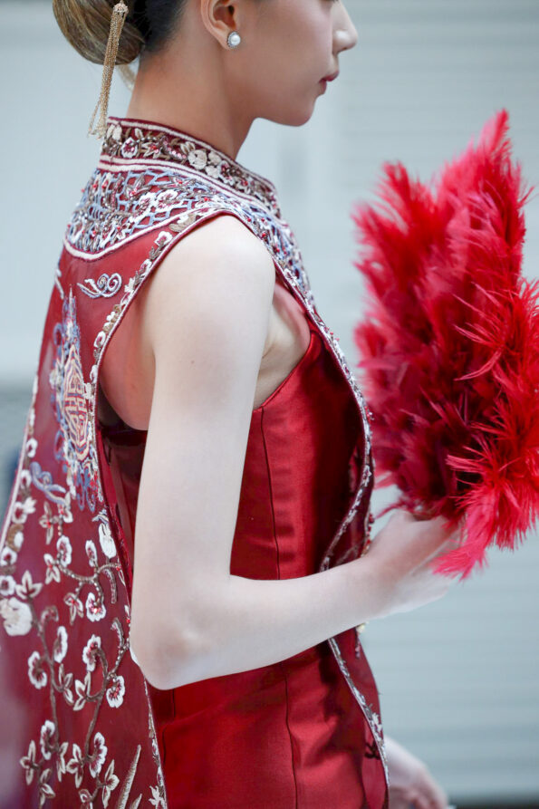 CHN-202100008-Crimson-Rooster-Feather-Fan-Gold-1