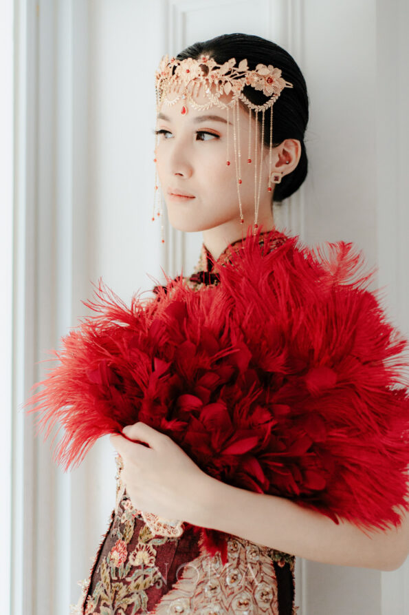 CHN-202100008-Crimson-Rooster-Feather-Fan-Gold-3