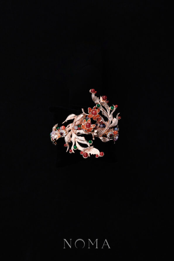 CHN-202300058-Yin-Yang-Koi-Ponytail-Cuff-Gold