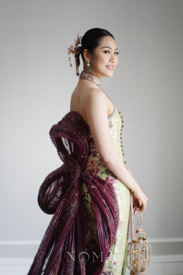 CHN-202400095-Oval-T-Clover-Pear-Bud-Jade-Earrings-Gold-Emerald-1