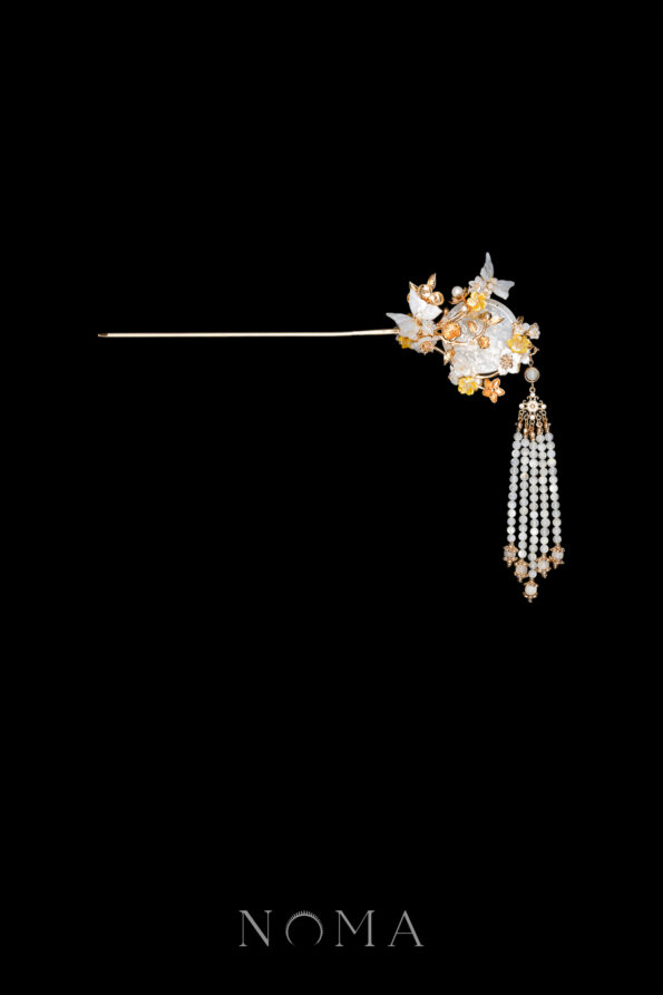 CHN-202400189-Golden-Blossom-Carved-Round-Shell-Hairpin-Gold-Yellow