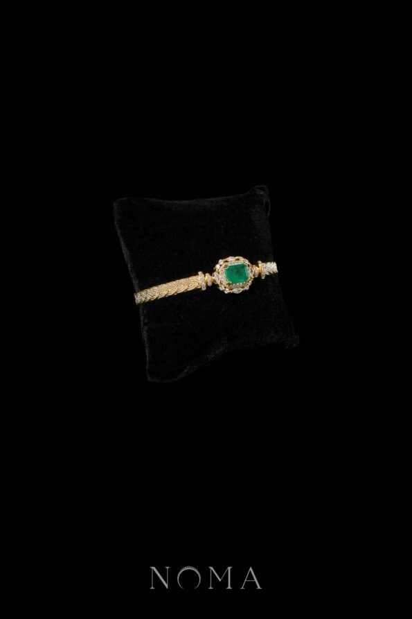 DJW-202300099-Oriental-Art-Bangle-18k-Yellow-Gold-Emerald-1
