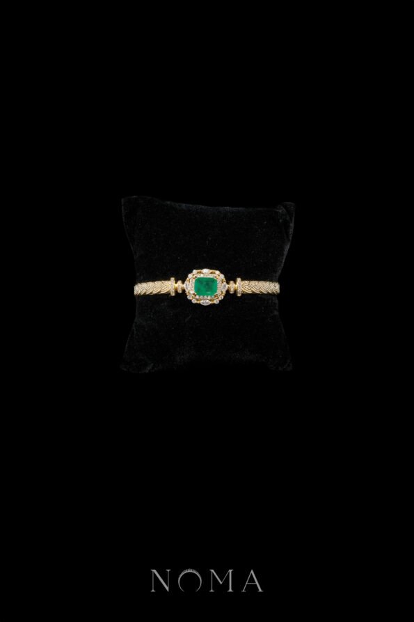 DJW-202300099-Oriental-Art-Bangle-18k-Yellow-Gold-Emerald