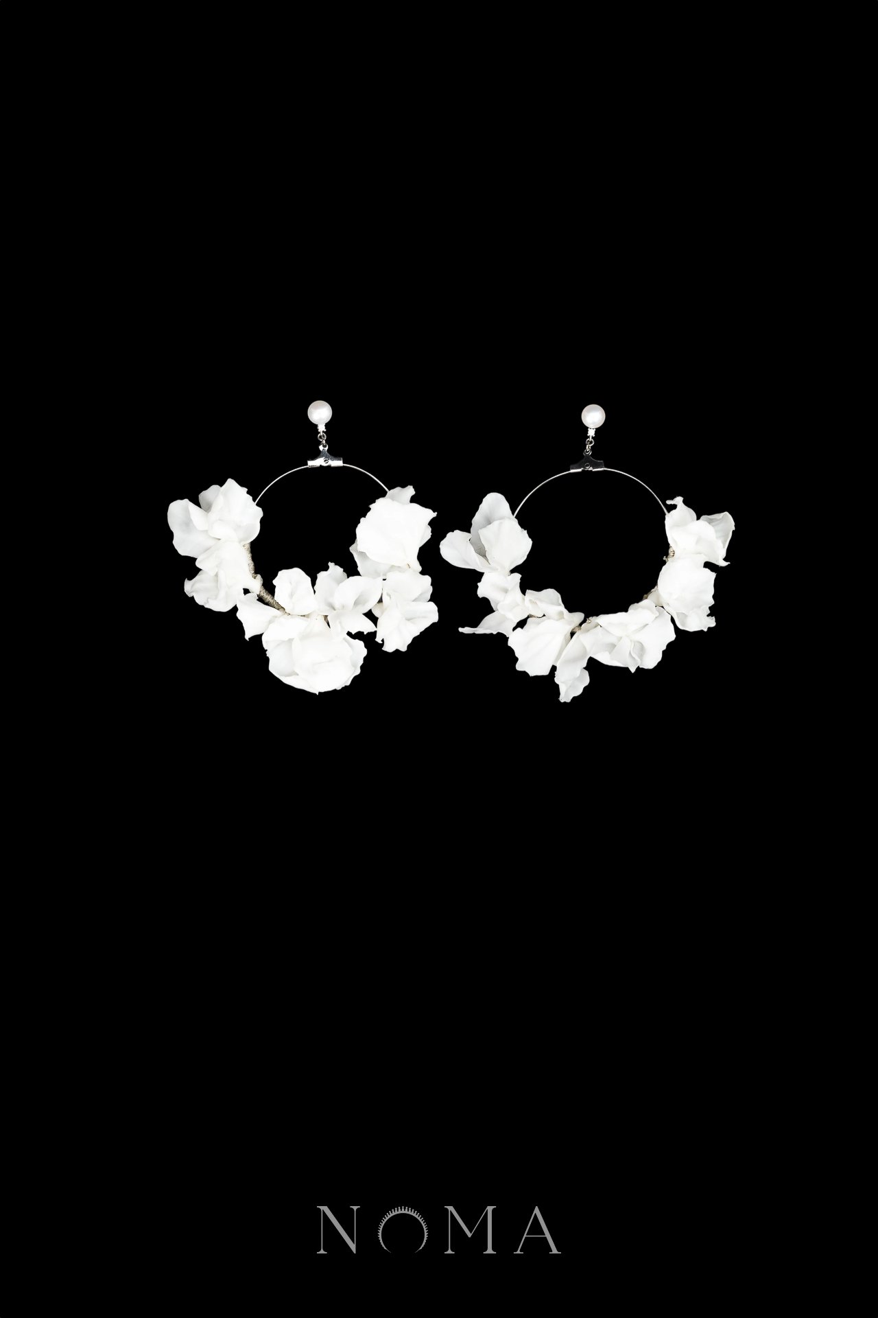 CC Sweet Pea Circle Earrings - White Gold, White
