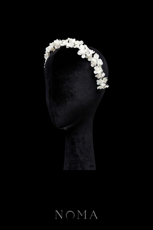 FLR-202500043-CC-Orchid-Garden-Hairvine-White-Silver-White-1