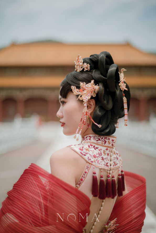 CHN-202500107-Heart-Throb-Crystal-Earrings-Doff-Gold-Pink