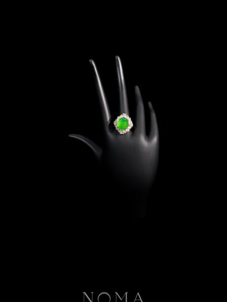 Superior Oval Jade Heart Ring - 18k Yellow Gold, Jade