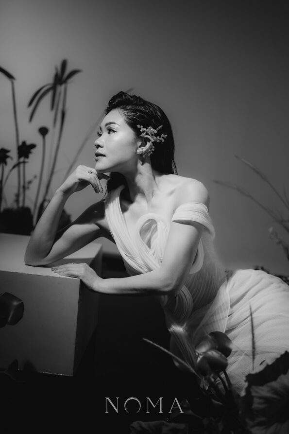 ACC-202300017-Bird-Chirping-in-the-Garden-Earpiece-White-Gold-Left-2