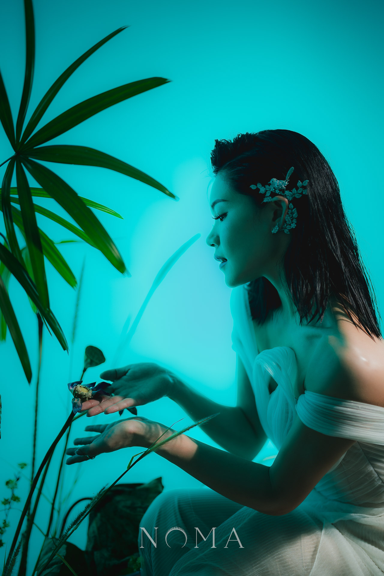 ACC-202300017-Bird-Chirping-in-the-Garden-Earpiece-White-Gold-Left