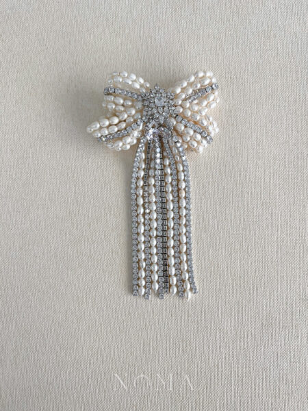 Extravagant Royal Pearl Ribbon Brooch - White Gold